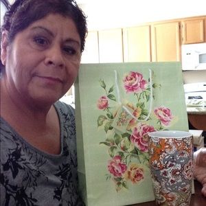 Meet your Posher, Isabel